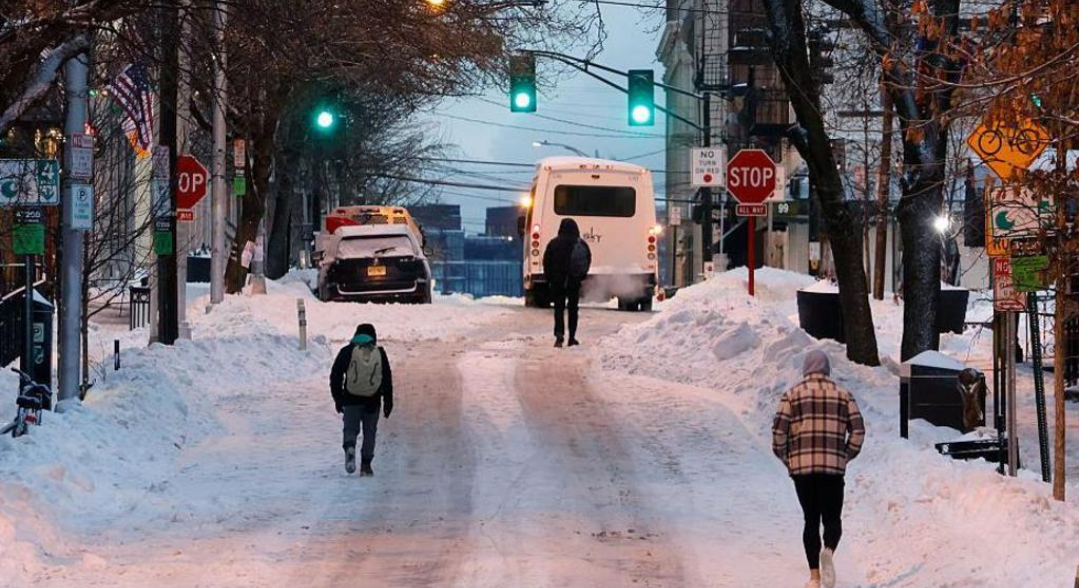 冰封美利坚：史诗级冬季风暴致 17 人死亡，电网脆弱性再成焦点