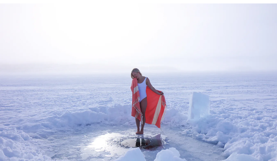 跳进冰窟窿的快感：铁人三项选手带你探索芬兰最佳冰泳胜地