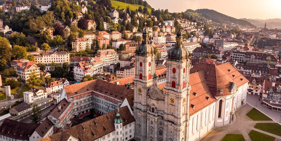 灵魂的疗养院：走进瑞士圣加仑修道院图书馆，触摸中世纪的静谧